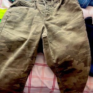 Camouflage jeans